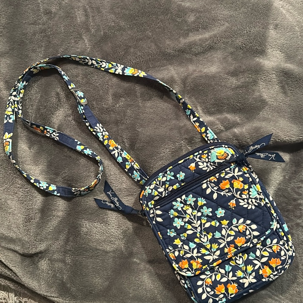 Vera Bradley like new crossbody bag